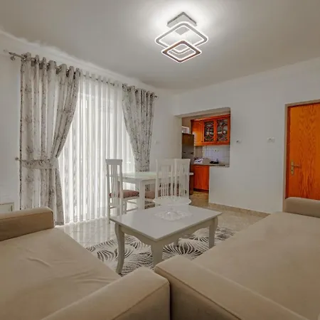 Ajla 公寓 Sarandë