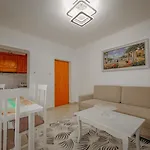 شقة Ajla